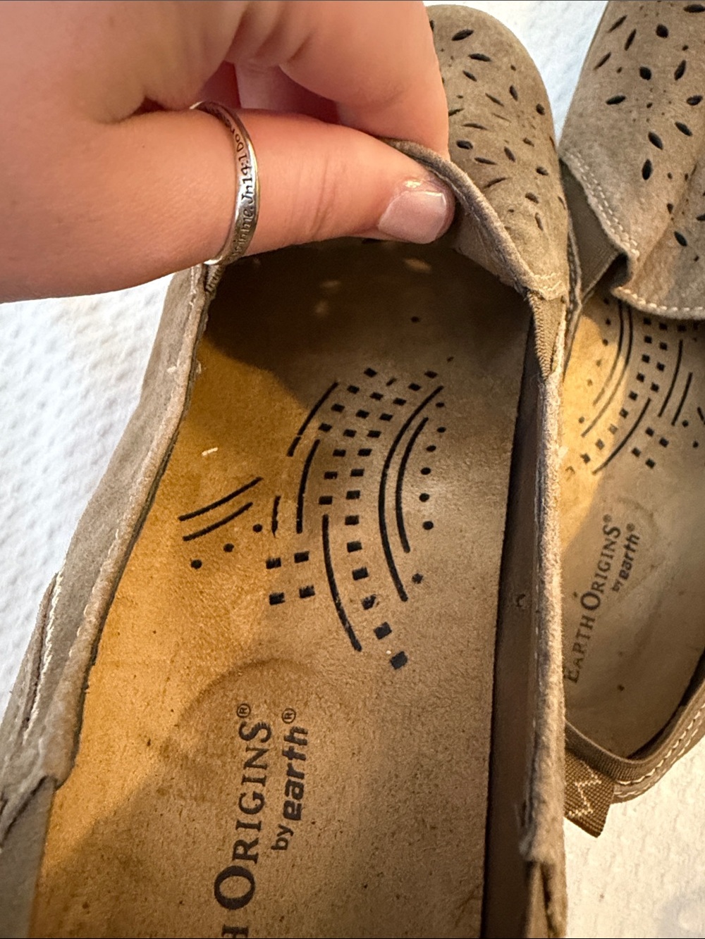 Earth Origins Sugar Leather Laser Cut Out Slip-On Loafers in Tan/Taupe Size 10 - Picture 8 of 16